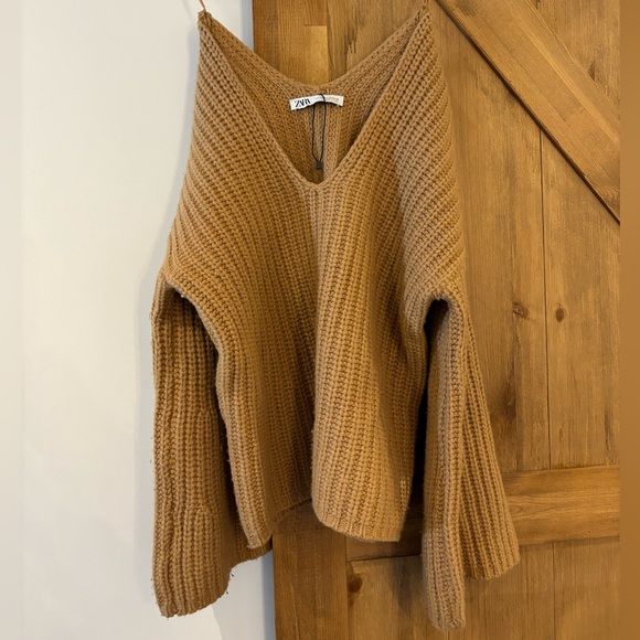 Zara 100% Wool Sweater - Picture 2 of 2